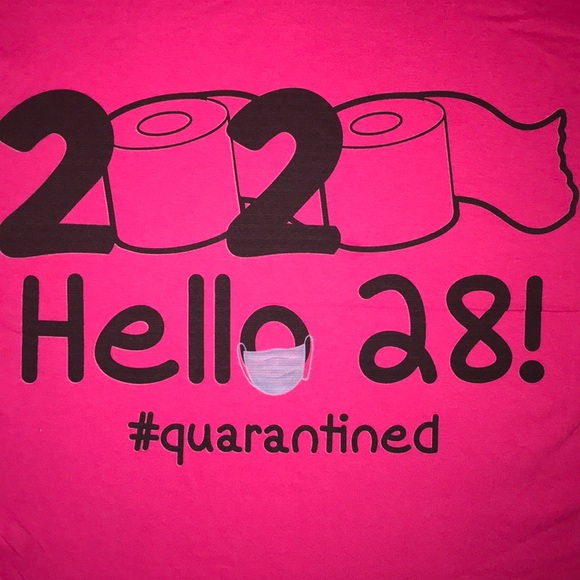 2020 #quarantined Hello 28 short sleeve T-shirt - Picture 3 of 3